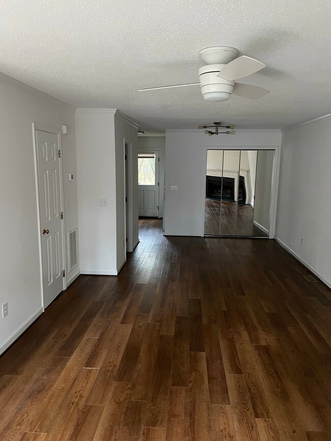 Foto del edificio - Beautiful Townhome in Cary's Kildaire Farms