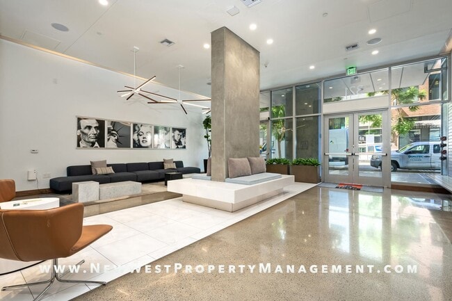 Foto del edificio - Modern Icon one bedroom in the heart of East Village! Small Pet OK! Available Now! 1 Pkng Space I...