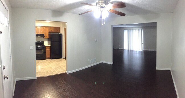 Building Photo - 3 Bedroom Shaler Townhouse