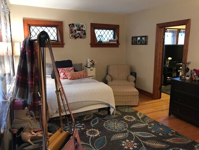 Foto del edificio - 3078 N Bartlett Ave