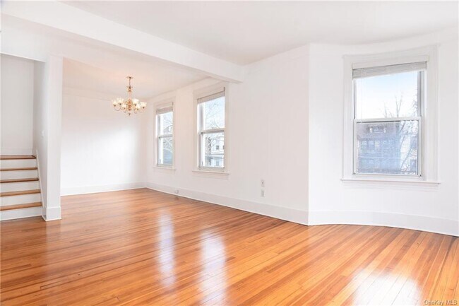 Foto del edificio - 81 Parkway Rd