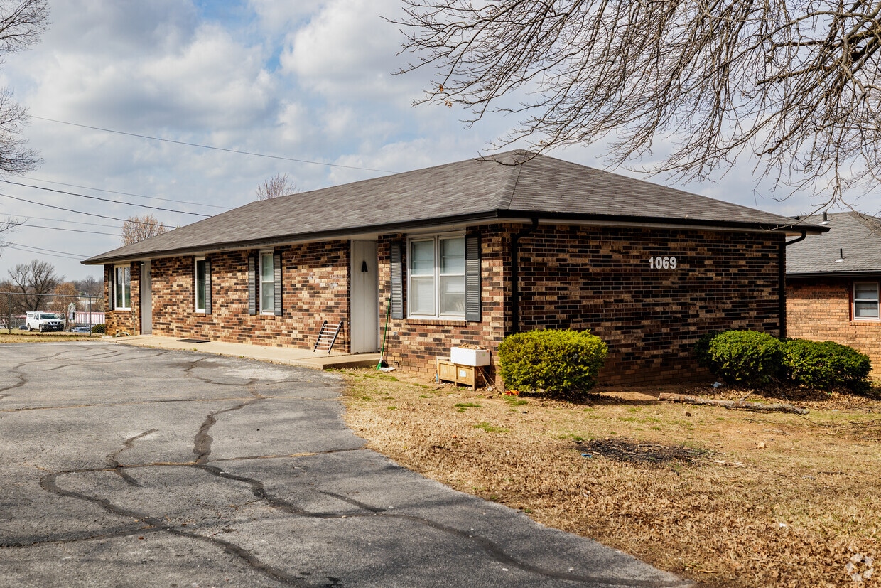 Primary Photo - Lexington Apartments