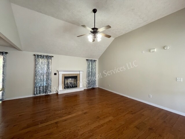 Building Photo - 5427 S Dayton Ave