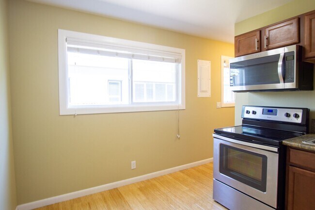 Foto del edificio - Corner Apartment in Saint John's w/Parking...