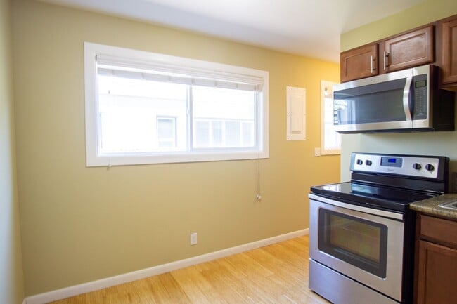 Building Photo - Corner Apartment in Saint John's w/Parking...