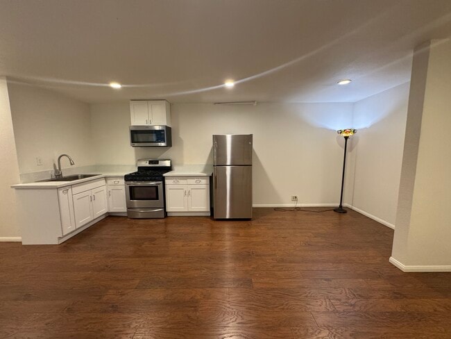 Building Photo - 673 Brookside Ln