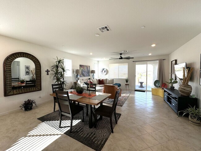 Building Photo - AVAILABLE NOW!! 3 Bed / 2 Bath New Build H...