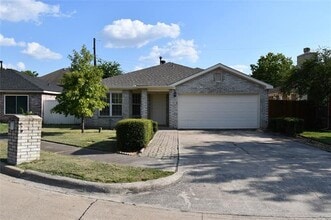Building Photo - 104 Tarango Ln