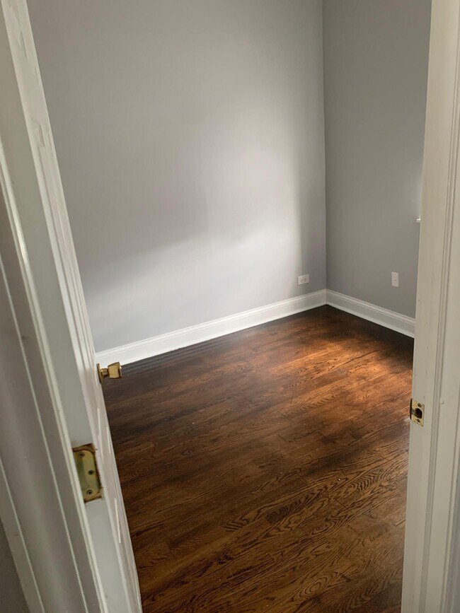 Bedroom... Each fit queen and dresser - 1835 N Sawyer Ave