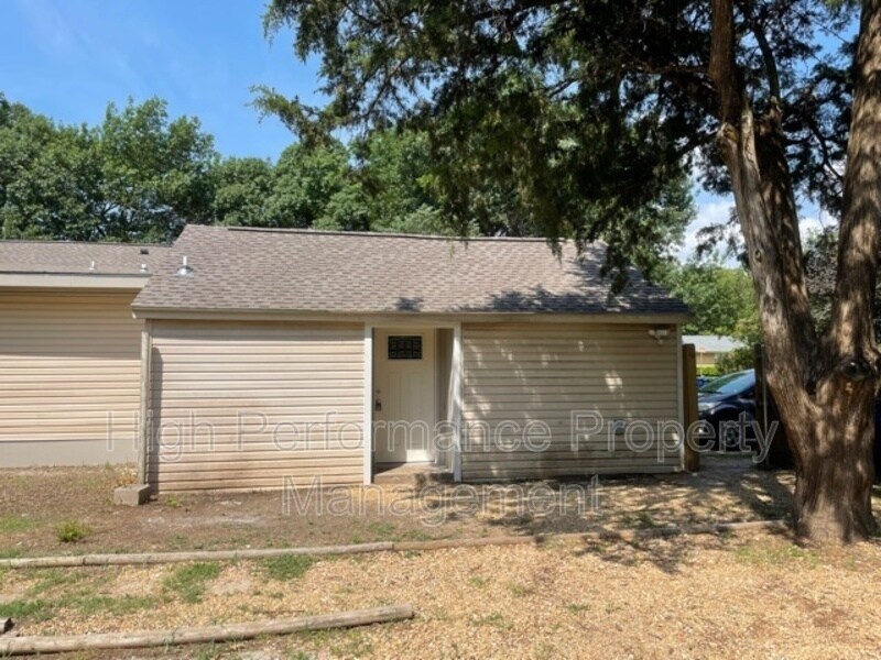 208 Floyd St Unit C, Waxahachie, TX 75165 Condo for Rent in