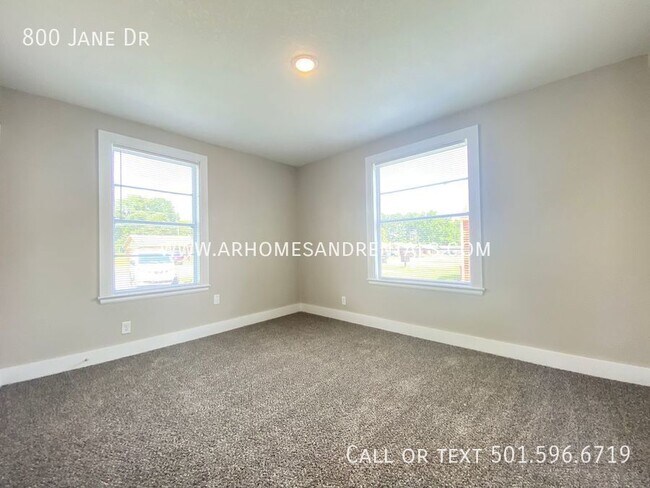 Foto del edificio - 800 Jane Dr