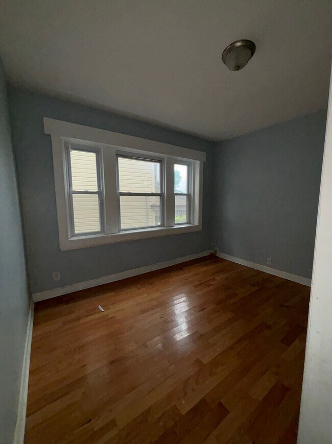 132 N Grove St 3 - 124 N Grove St