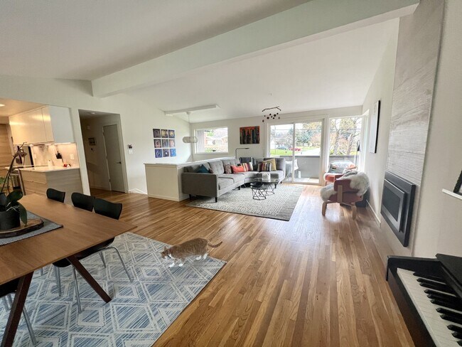 Foto del edificio - 401 109th Ave SE
