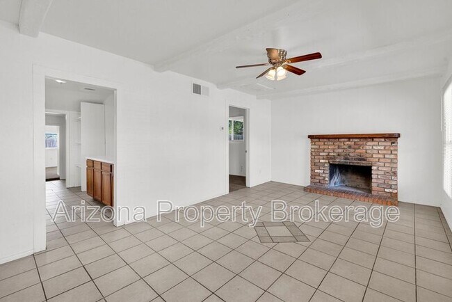 Foto del edificio - 119 W 9th Pl