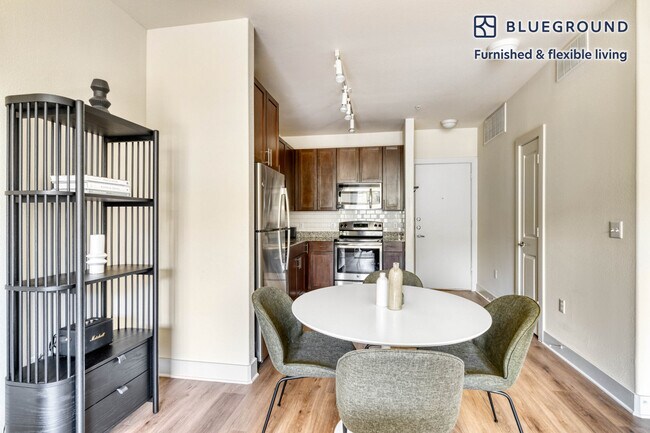 Building Photo - 3100 Esperanza Crossing