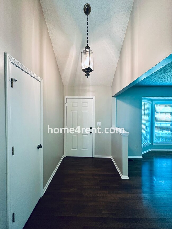 Building Photo - A Beautiful Olathe Home in a Quiet Neighbo...