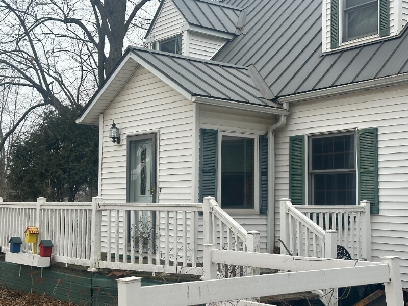 Primary Photo - 1113 E Division St