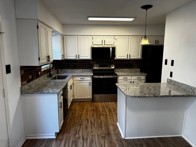 Building Photo - 2058 Owasso St