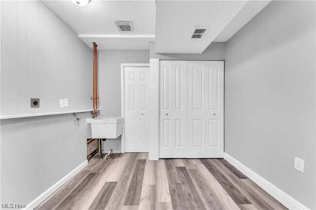 Building Photo - 8000 Newcomb Dr