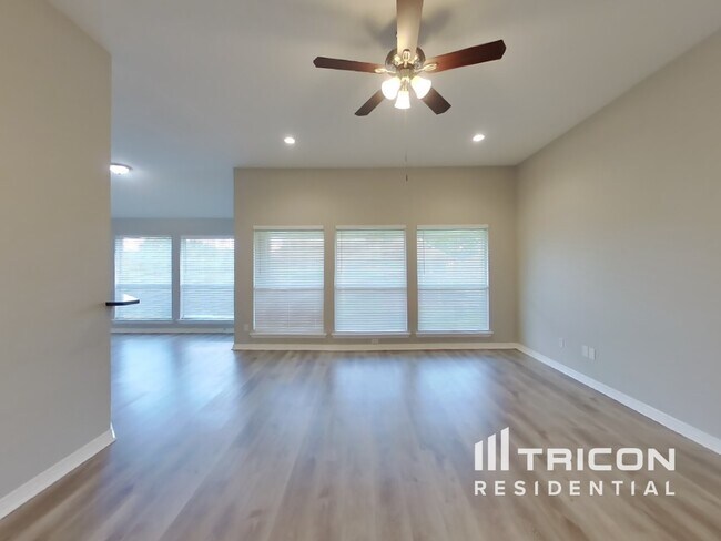 Foto del edificio - 400 Harvest Hill Ln