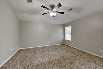 Building Photo - 16127 Hilton Head Ln