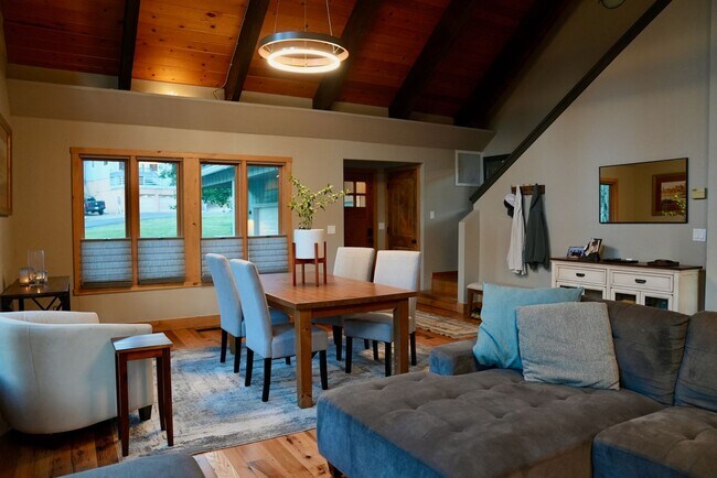 Foto del edificio - Nice house in Stateline available September 1st!