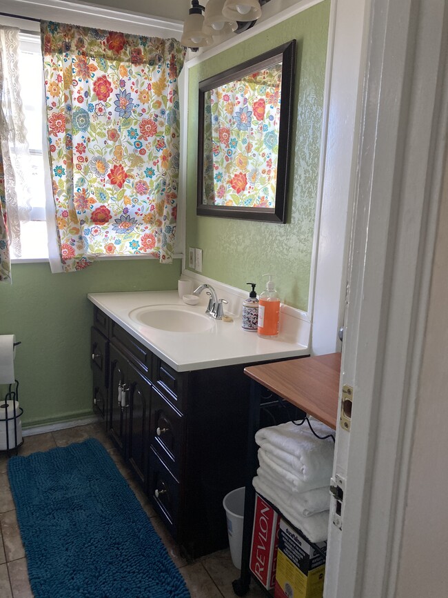 Building Photo - 1044 23rd St