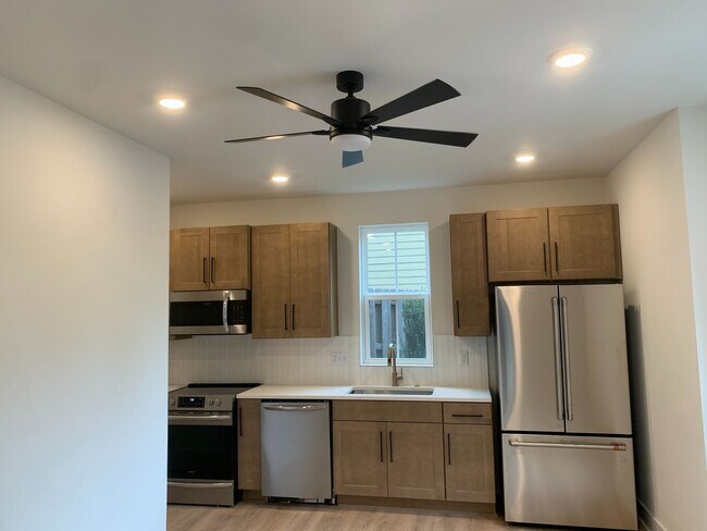 Foto del edificio - Riverside Townhome for Rent!