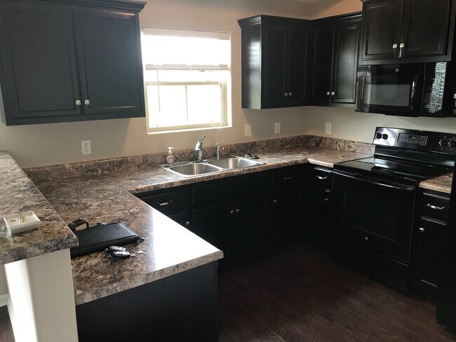 Foto del edificio - Beautiful 3BR 2.5BA  at Del Sol Commons