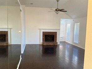 Building Photo - 3047 Renaissance Ct