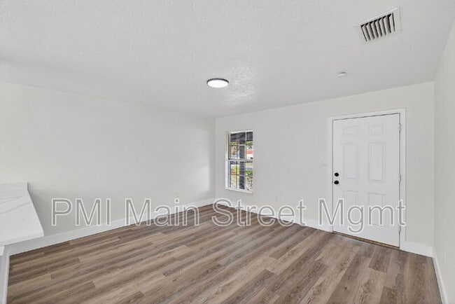 Foto del edificio - 1098 Leeway Ct