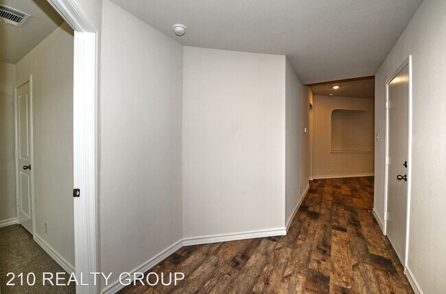 Building Photo - 4 br, 2.5 bath House - 13068 MINUET SWAY
