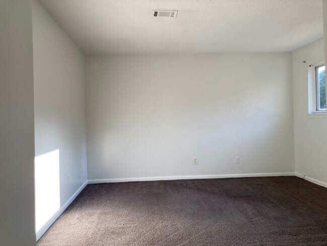 Foto del edificio - 2022 Oak Park Ln