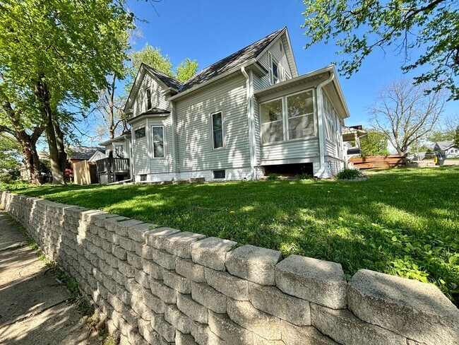 Building Photo - 3+ Bedroom House in Morningside