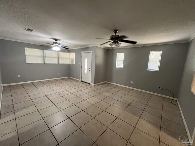 Building Photo - 203 Edison Dr