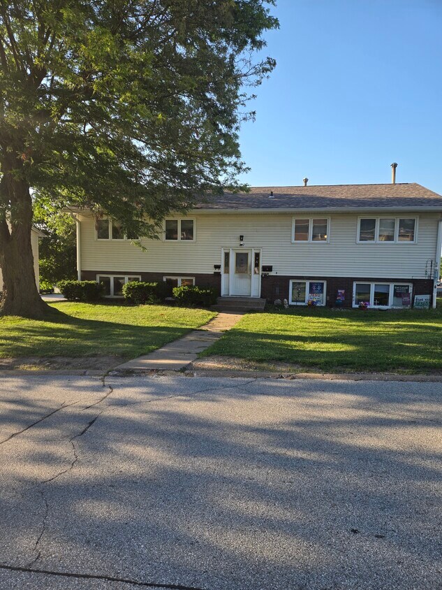 Foto del edificio - 407 11th Ave W