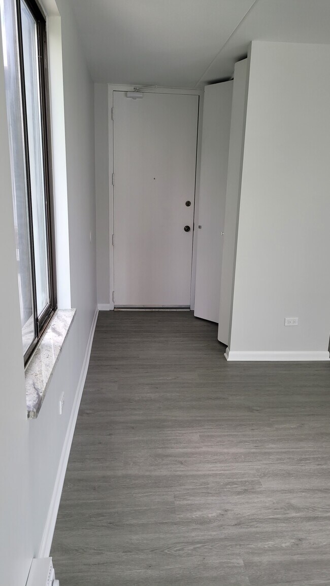 Foto del edificio - 362 W Miner St