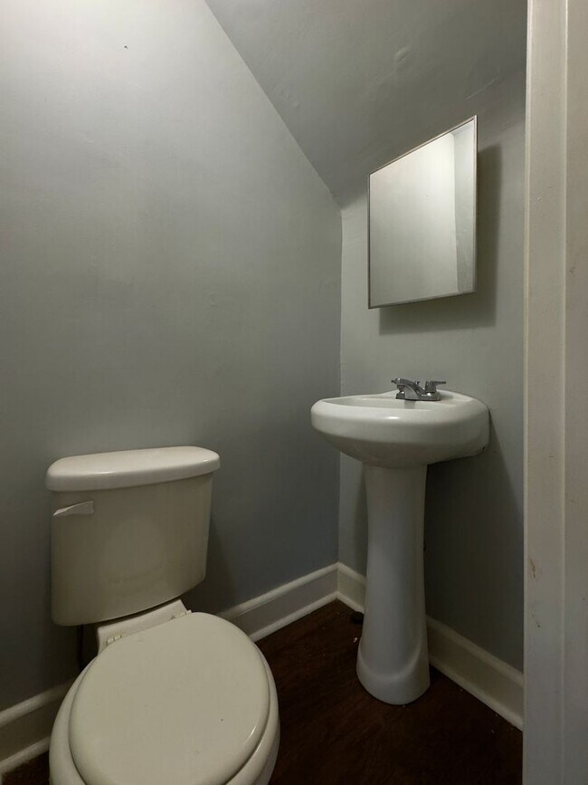 Building Photo - Charming 3Bed/1.5Bath home in Winston - Go...