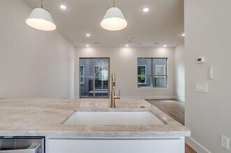 Building Photo - 2820 Weisenberger St