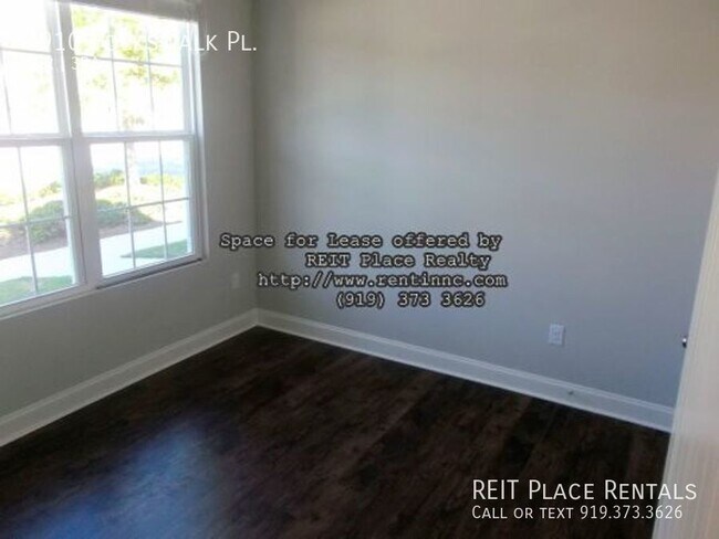 Foto del edificio - 4 Bed Townhome w/ Downstairs Bed, close to...