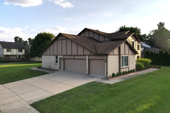 Building Photo - 6710 Westpointe Dr