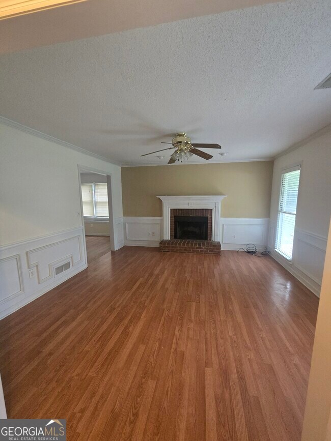 Foto del edificio - 3490 Runnymeade Dr