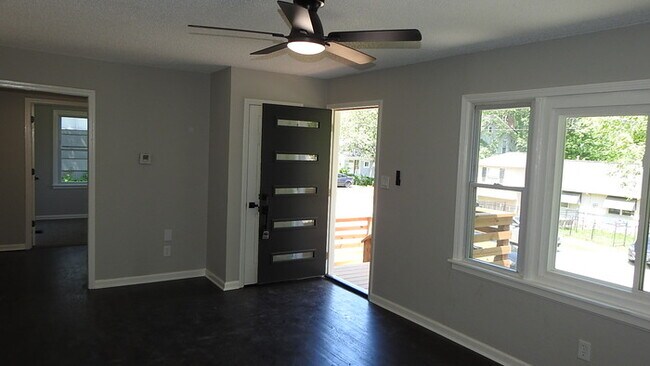 Foto del edificio - 3 bed 1 bath in Midtown KC