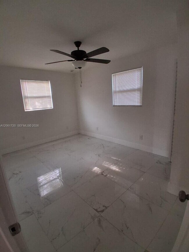 Foto del edificio - 3730 NW 4th Ct
