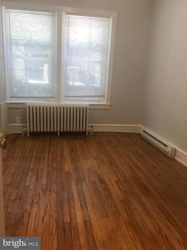 Foto del edificio - 307 W 18th St