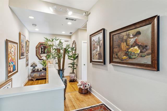 Foto del edificio - 5055 Addison Cir