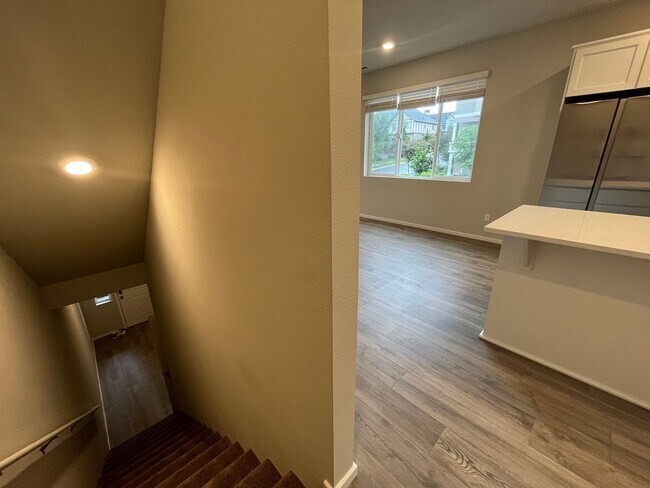 Building Photo - Newly Built 3Bed, 2.5Bath Townhome in Beth...