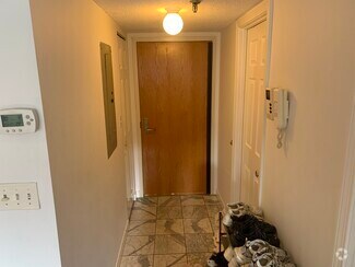 Building Photo - 147 Kelton St