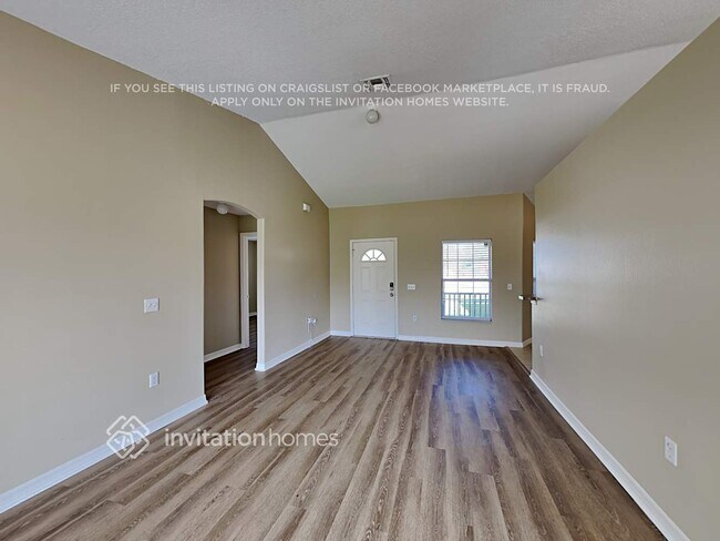 Foto del edificio - 327 Huron Dr