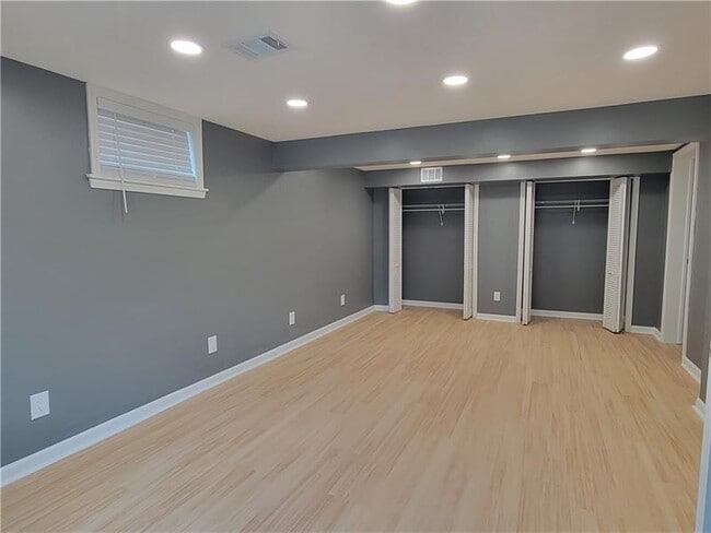 Building Photo - 113 Meadowbrook Dr